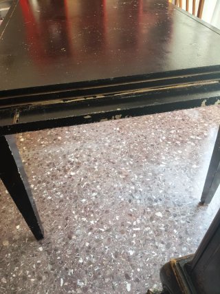 Mesa de comedor de madera negra