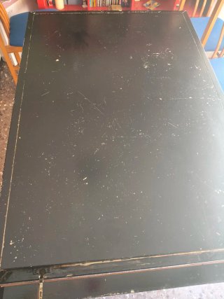 Mesa de comedor de madera negra