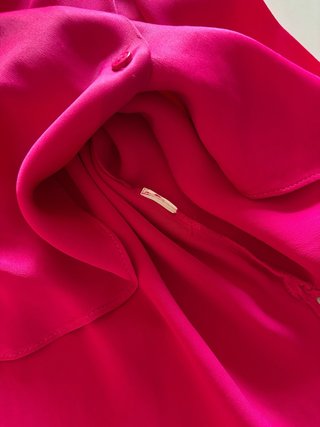 Camisa satinada ZARA rosa vibrante
