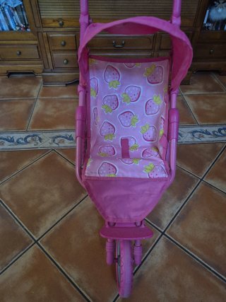 Carrito de muñecas rosa fresas