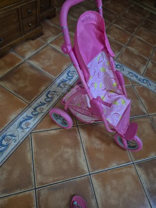 Carrito de muñecas rosa fresas