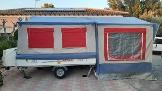 Carro tienda sin piquetas con documentación.