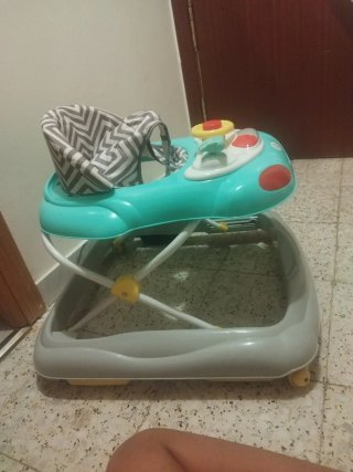 Andador bebé con asiento y bandeja