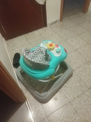 Andador bebé con asiento y bandeja