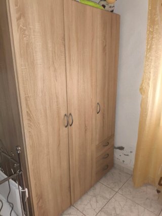 Armario de 3 puertas con cajones – Buen estado