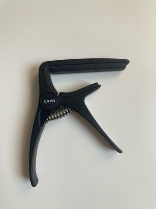Guitarra Clásica Yamaha C40 (cejilla de regalo)