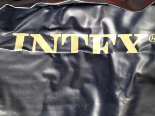 Colchoneta inflable INTEX negra
