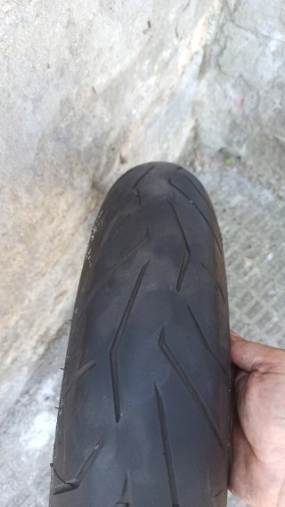 Neumático Pirelli Diablo Rosso II delantero