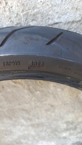 Neumático Pirelli Diablo Rosso II delantero