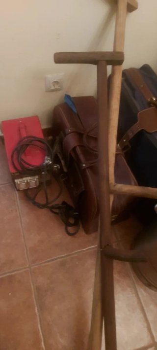 Antiguas guadañas de madera