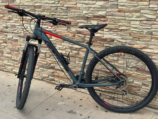 Bicicleta Cube Gris y Roja acepto cambios