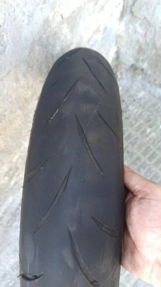 Bridgestone Battlax S21 delantero
