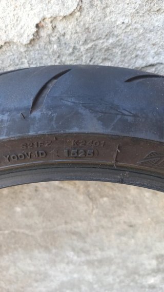 Bridgestone Battlax S21 delantero