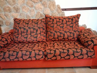 Conjunto 2 sofás tela naranja y negro