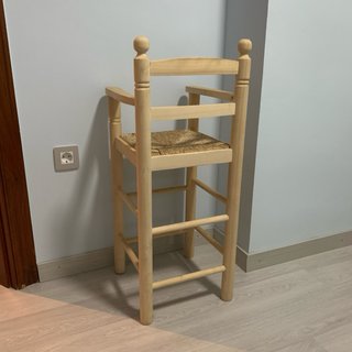 Trona de madera