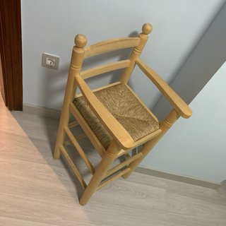 Trona de madera