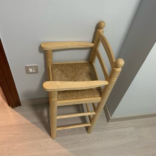 Trona de madera