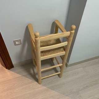 Trona de madera