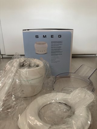 Robot de cocina SMEG color crema