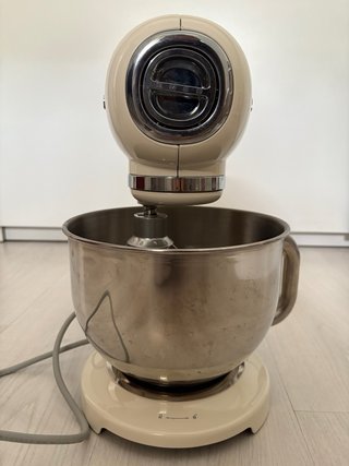 Robot de cocina SMEG color crema