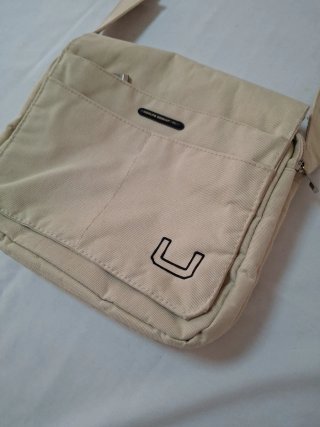 Bolso bandolera Adolfo Domínguez color crema