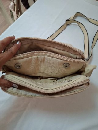 Bolso bandolera Adolfo Domínguez color crema