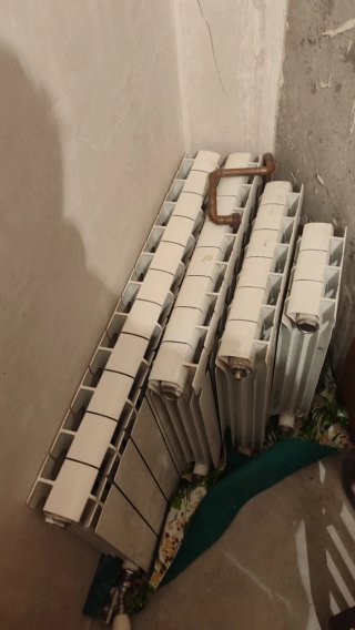 4 Radiadores metálicos blancos