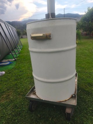Sombrilla de terraza beige y blanca