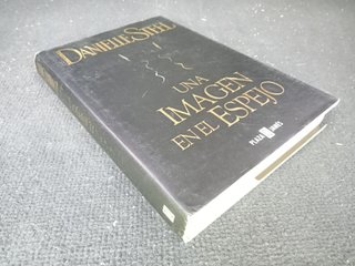 Libro Danielle Steel Una imagen en el espejo tapa