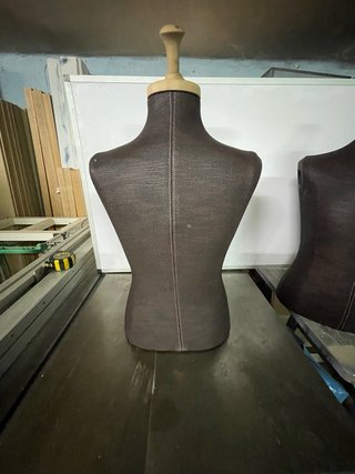 Busto maniquí marrón