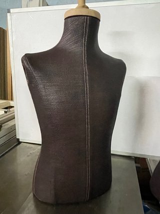 Busto maniquí marrón