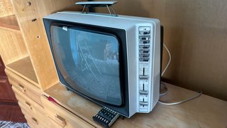 Televisor Philips Blanco y Negro Vintage