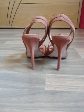 Sandalias tacón Zara marrón
