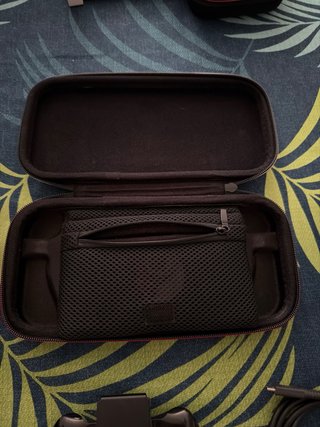 Nintendo Switch + Estuches de Viaje