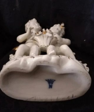 Statuetta Capodimonte Angioletti Cesto Fiori Oro
