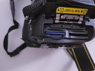 Nikon D7100 + Objetivo 18-105mm VR + Extras