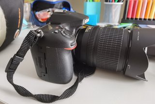 Nikon D7100 + Objetivo 18-105mm VR + Extras