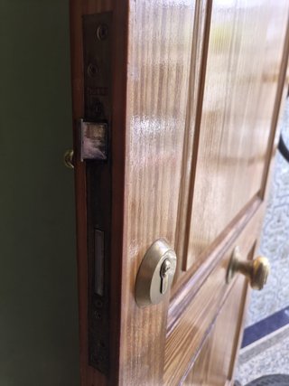 Puerta madera con fijo cristal