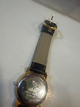 Reloj Dogma Cuarzo Dorado y Negro