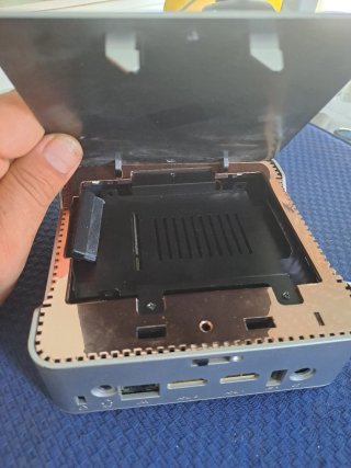 Mini PC NIPoGi GK3PLUS per riparazione o ricambi.