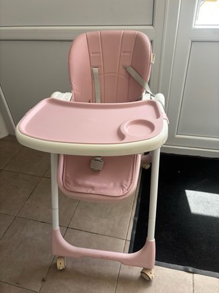 Seggiolino auto isofix 0-3 anni. Seggiolino 50€ Tavolo 30€ In perfette condizioni