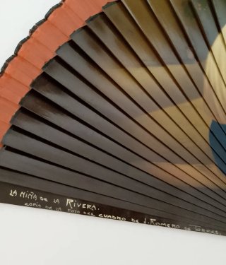 Abanico antiguo pintado La Niña de la Rivera