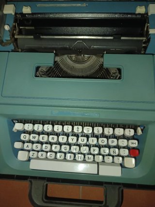 Máquina de escribir Olivetti maletín