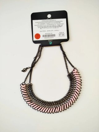 Collar Stradivarius Negro y Rosa