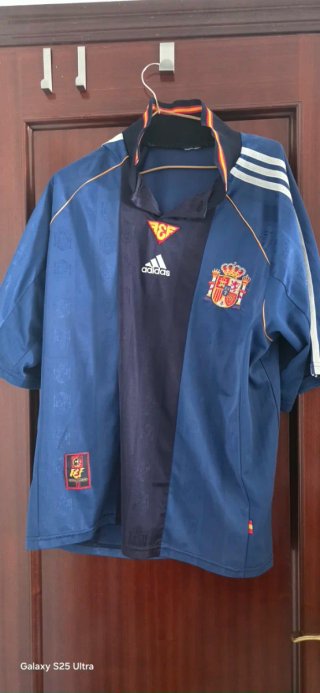 Camiseta de fútbol y baloncesto