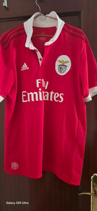Camiseta de fútbol y baloncesto
