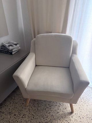 Sillón de tela beige