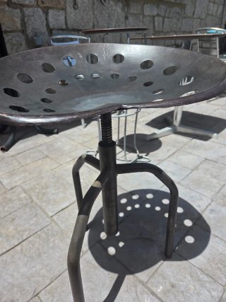 TABURETES SILLA DE TRACTOR.  X 2      AJUSTABLES