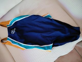 Bañador GSD Talla 42 y Gorro Natación