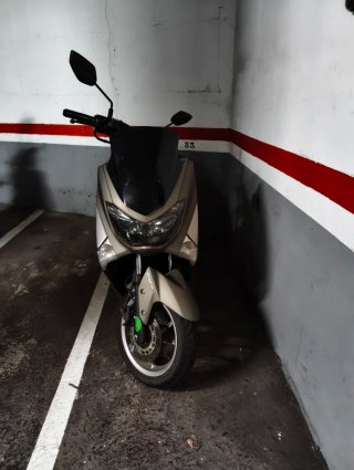 Yamaha NMAX Plata - Maxi Scooter